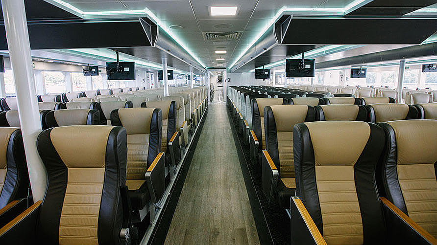 Sitzreihen in der Panoramaklasse des Halunder Jets.