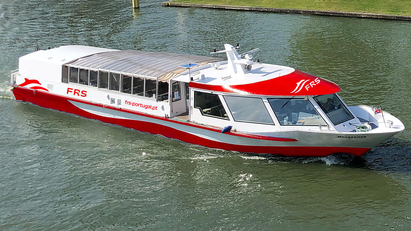 Die MS "Hanseblick" mit neuer Bemalung.