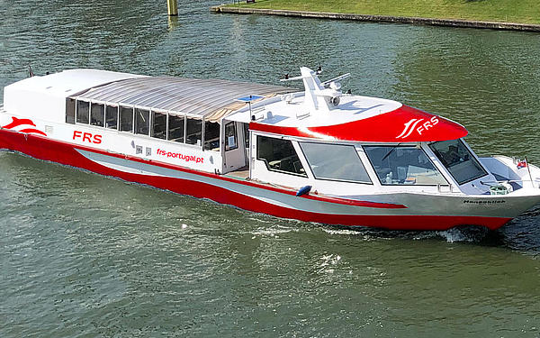 Die MS "Hanseblick" mit neuer Bemalung.