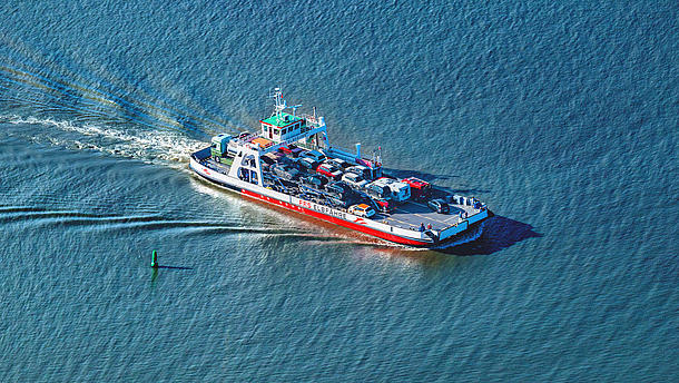 The Elbferry MS "Glückstadt" on the water.