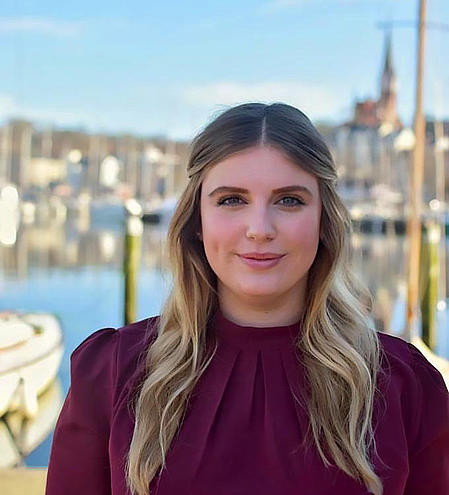 Employee of the project department.