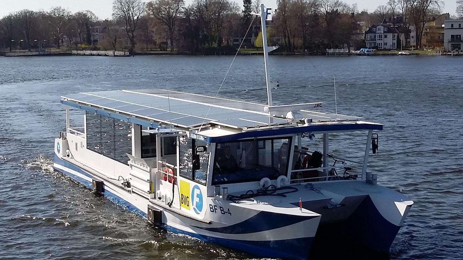 SF Faehrbaer from the starside and front.