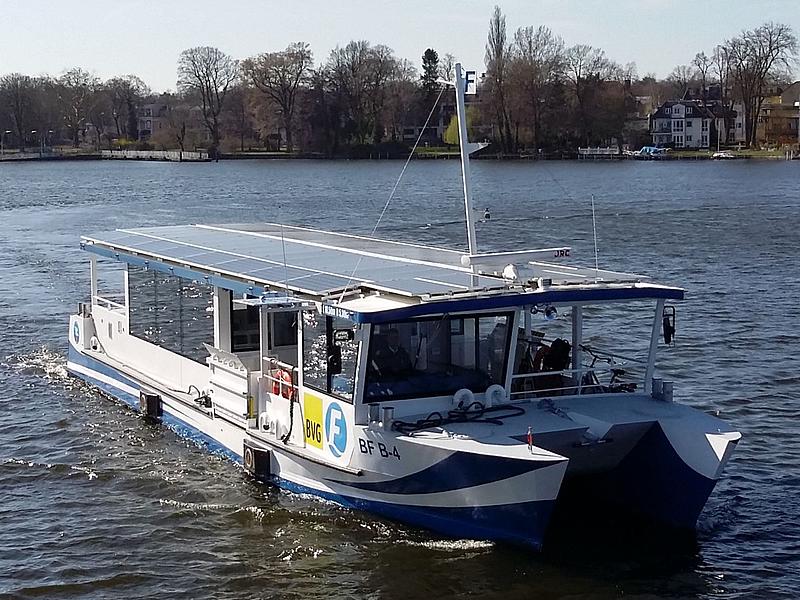 SF Faehrbaer from the starside and front.