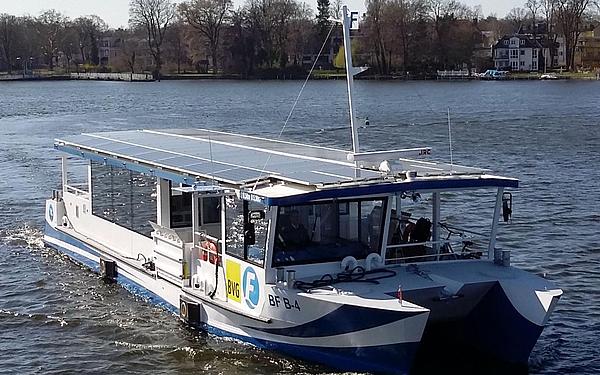 SF Faehrbaer from the starside and front.