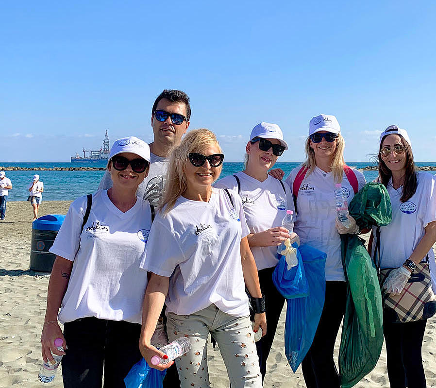 Beach clean-up event of FRS Shipmanagement workforce.