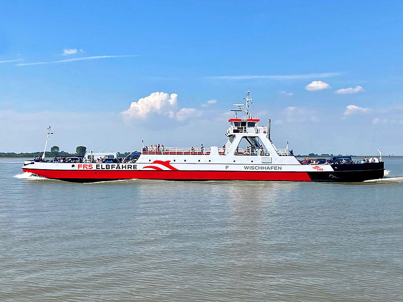 Vessel "Wischhafen" from the side on the water.