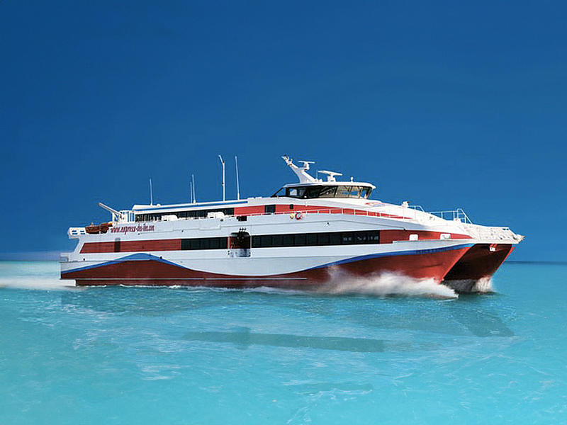 Le navire caribéen Perle Express de FRS Express des Îles en pleine mer