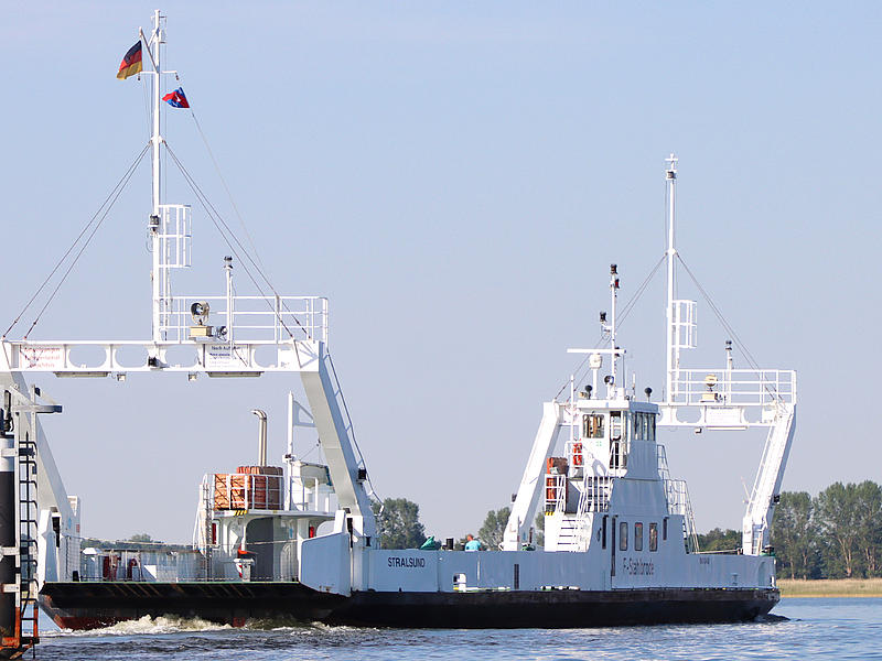 Rügen-Fähre zwischen Stahlbrode – Glewitz